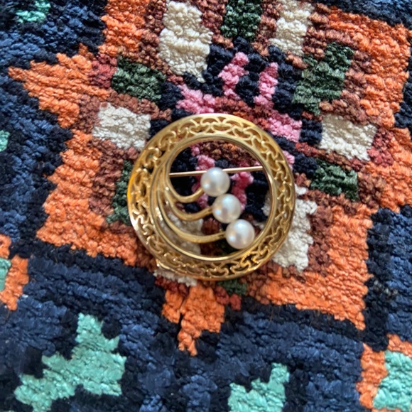 Lovely 14 kt Wreath Circle Pearl Yellow Gold Brooch Pin - Picture 5 of 7